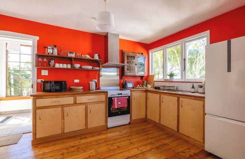 Oneroa House | Wisteria Cottage - A Hidden Oneroa Escape