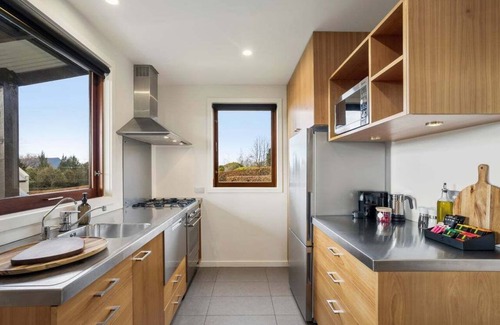Wanaka House | Wisteria Cottage by Sotheby's Luxury Rental Homes