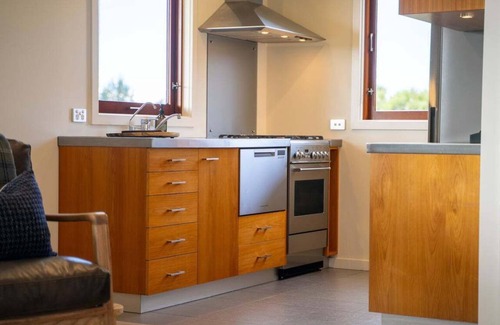 Wanaka House | Wisteria Cottage by Sotheby's Luxury Rental Homes