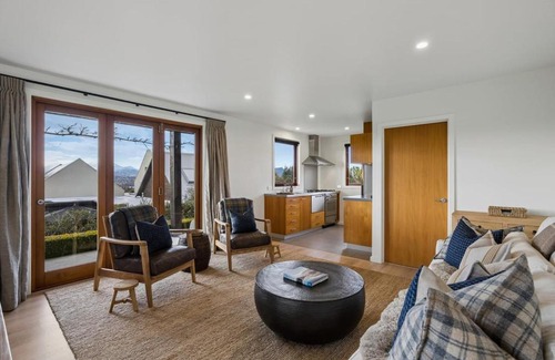 Wanaka House | Wisteria Cottage by Sotheby's Luxury Rental Homes