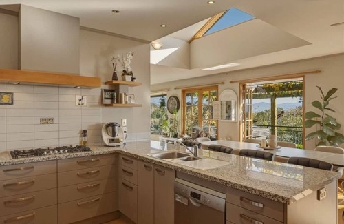 Blenheim Apartment | Wisteria Retreat | Boutique Stay w/Views & Sauna