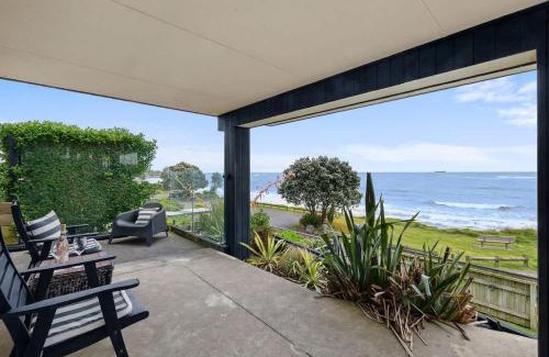 Bell Block Apartment | Wow On Wanaka Bay - beachfront living at its best