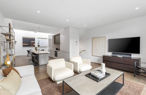 Auckland Central Business District House | Wynyard Residence 3-Level Townhouse