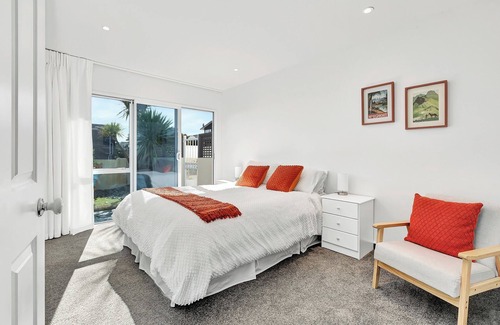 Paraparaumu Beach Bed & Breakfast | YAYA'S. Beautiful Beachside Holiday suite