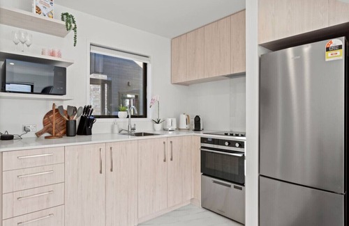 Te Atatu Peninsula House | Your Home-Away-From-Home!