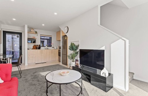 Te Atatu Peninsula House | Your Home-Away-From-Home!