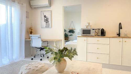 Beachlands House | Your private cosy retreat close to the beach & ferry to CBD