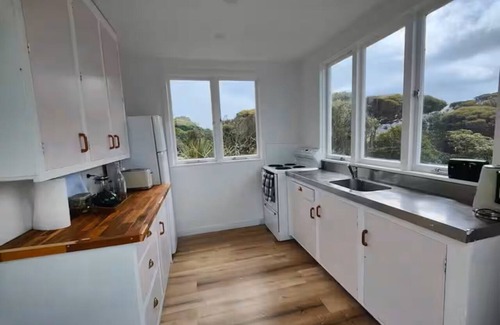 Colac Bay Cottage | Yurt at Colac Bay