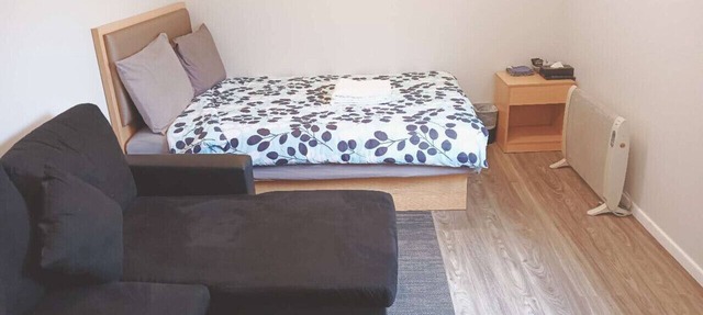 1 Double 1 Sofa Beds Garden Chalet B