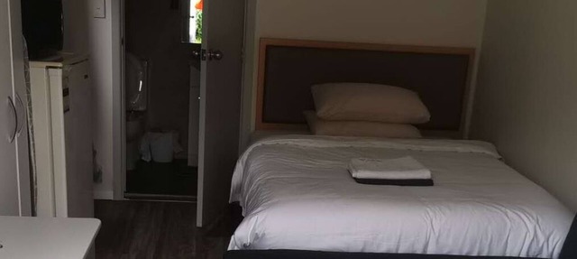 1 Double and 1 sofa bed Garden Chalet B