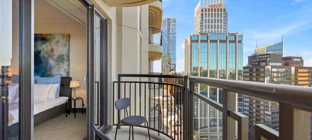 1BR City Retreat with Pool & Gym Zodiak Stays