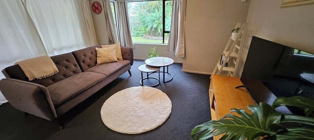 3 Bedroom Home with free parking in Prime Location minutes from Milford Beach