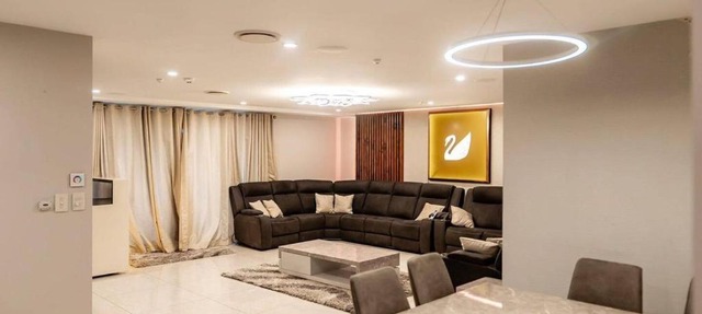 3 Bedroom Luxury Apartment with free parking