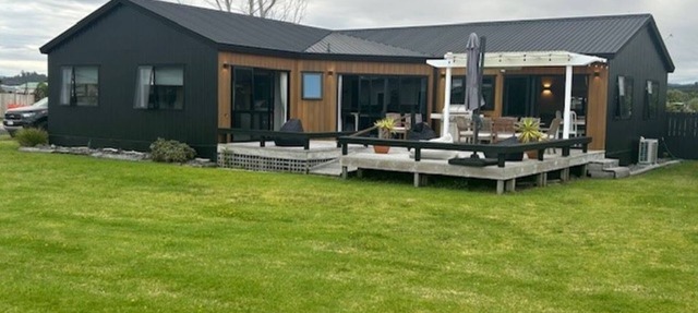 300 metre walk to the beach from the most relaxing property in Whitianga