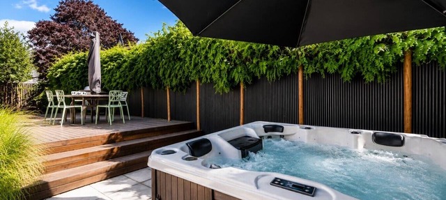 4BR Family Home | Hot Tub, Parking + Pet Friendly
