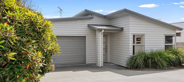 5 bedroom beach house | 3-min walk to beach | Sleeps 12 🏝️