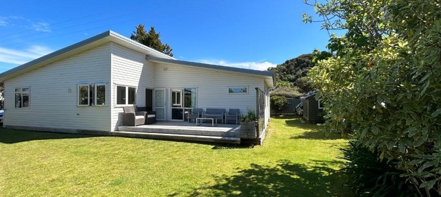 A Gem by the Beach 4 bedroom Abel Tasman