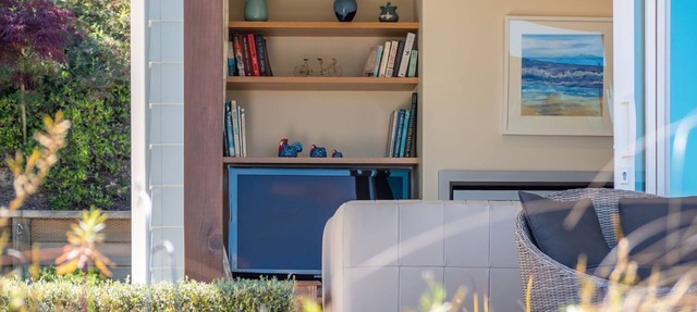 A stunning architecturally designed home in a quiet and sunny location