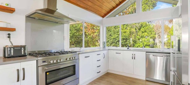 Absolute Redwoods - Ride to the Forest, Sleeps 6