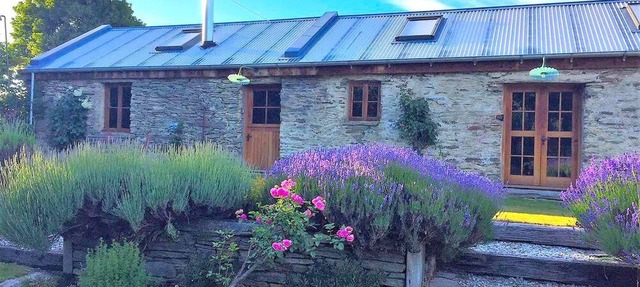 Absolutely Gorgeous Cottage Rental near Queenstown for Romantic Getaways, South Island NZ