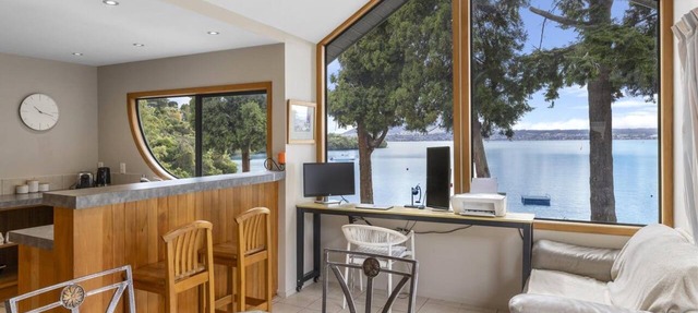 Acacia Bay, Lakeside Retreat