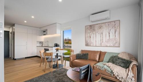 Alpine Views From Modern Townhouse - Close To Wanaka