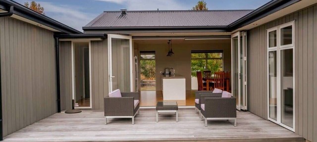 Alpine Views Retreat in Wanaka - Family Friendly