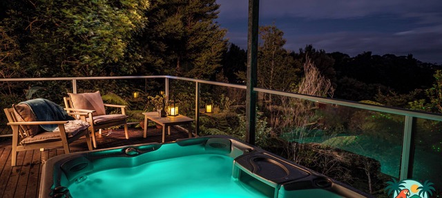Arabella Hideaway | Private Spa & Bay Views.