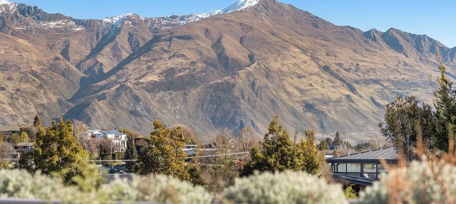 Architecturally Designed - Wanaka Holiday Home