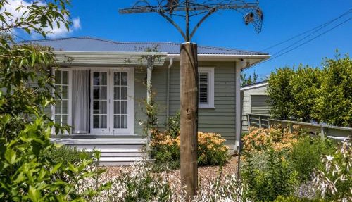 Art Cottages - Three Private Suites in Oneroa