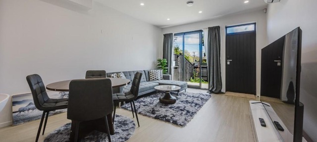 Auckland Airport Retreat