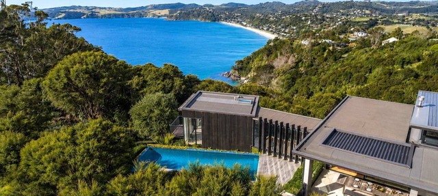 Aumoana - Pool, Spa & Sea Views of Onetangi