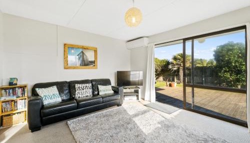 Babbacombe Bach - Otaki Beach Holiday Home
