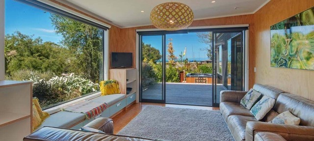 Bach7 by the Sea - Spa Pool, Views, Walk to Beach!