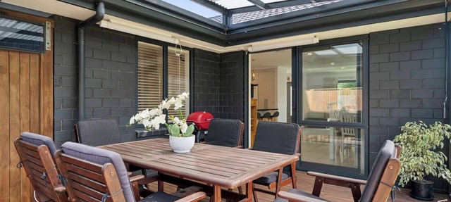 Basil Inn - Covered Deck & BBQ, Sleeps 6