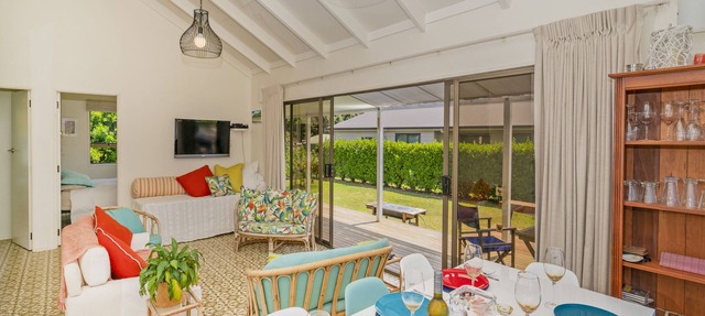 Bay Coast Happy Place - Cooks Beach Holiday Home
