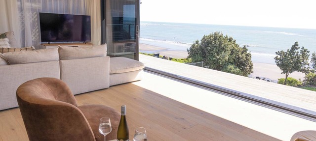 Beachfront Luxury Retreat & Sauna with Sea Views