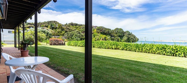 Beachfront Marvel - Mangawhai Heads holiday unit