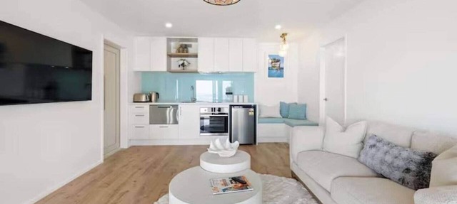 Beachfront Studio - Ocean Views - Bell Block