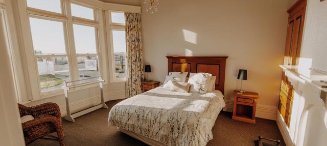 Beachfront Villa, Spacious, Mountain Outlook - KK87184