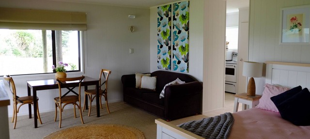 Beachside Studio with Sea Glimpses - steps to the beach