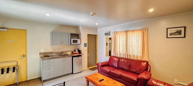 Bealey Avenue Motel