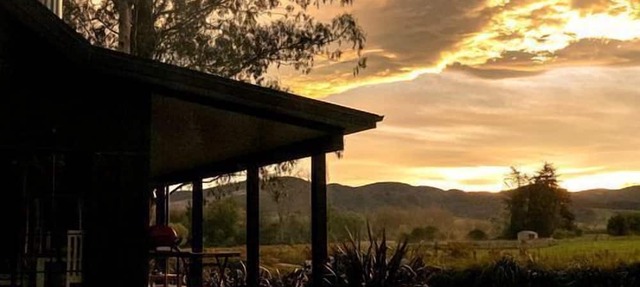 Beautiful Eco-Retreat with Hot-Tub and Breathtaking Countryside Views Geraldine Downs, Canterbury