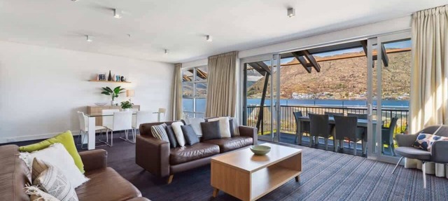 Beautiful Lakefront 3 Bedroom Marina Apartment 203