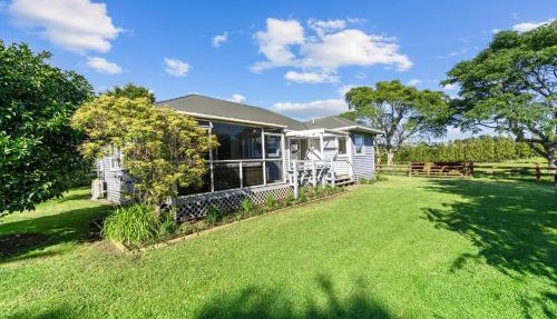 Bell Cottage - Oakura Holiday Home