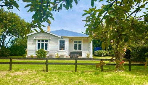 Big Fully Equipped 3BRM Quiet Farm House Near Beach & 12 min to Town