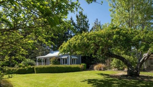 Birch Hill Cottage in Wairau Valley