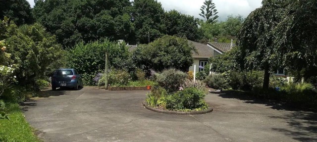 Birdsong Retreat - Spacious Old Farmhouse with Rustic Charm