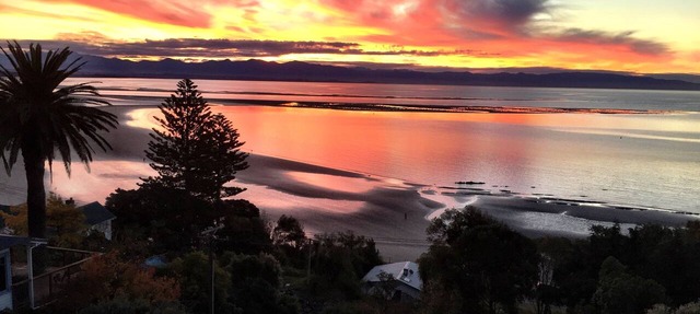 Bisley Beach House - 3 minutes walk to Tahunanui Beach