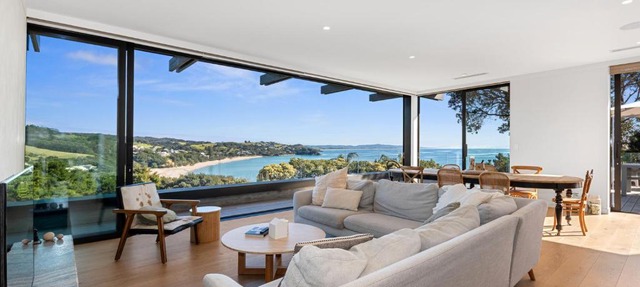 Black House Red Roof - Langs Beach Holiday Home